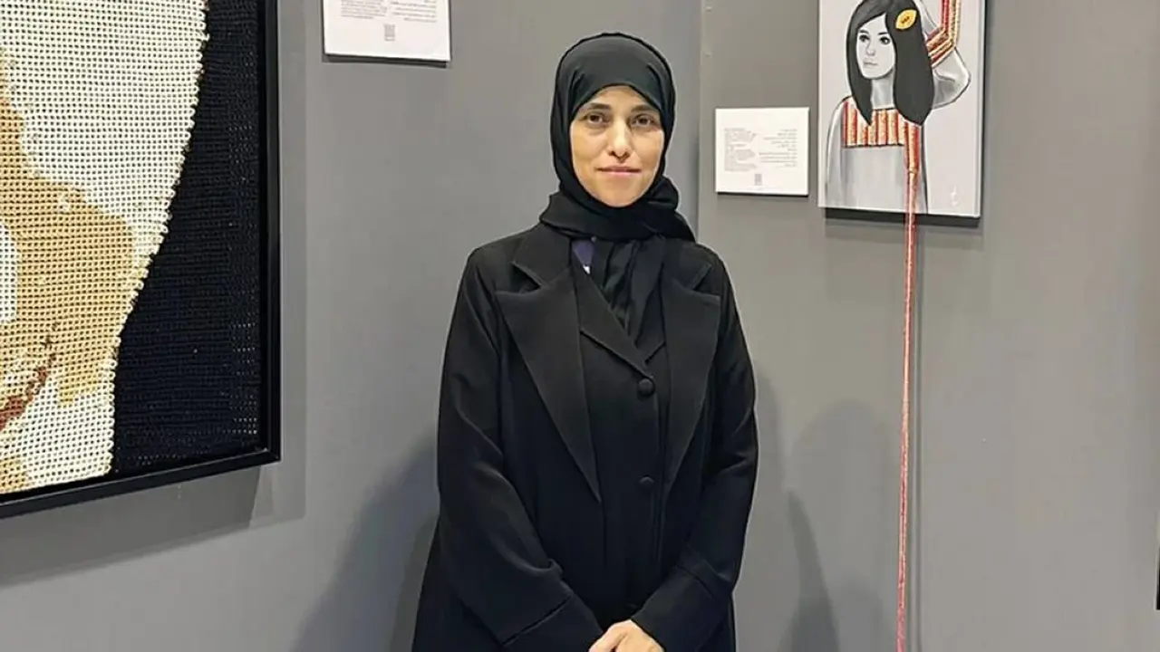 سريعة المنصوري تأسر الأنظار بسحر التراث الرائع